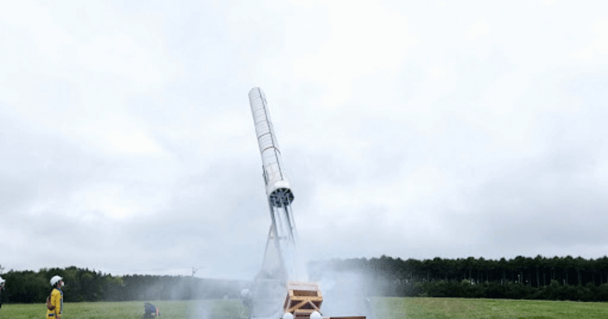遂にギネス世界記録達成！翔和学園の手作りペットボトルロケットに迫る