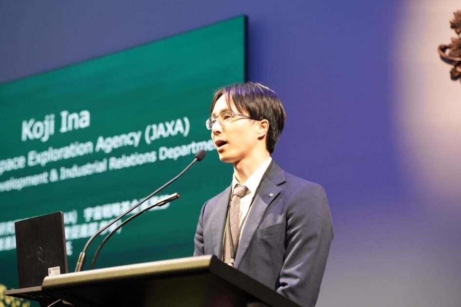 大阪・関西万博のオーストラリア館で実施された日豪宇宙産業フォーラムにて登壇するJAXA 宇宙戦略基金事業部 伊奈康二氏