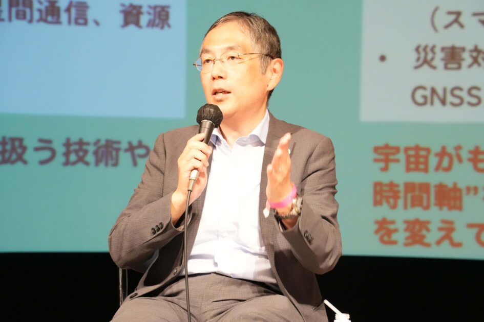 福島スペースカンファレンス2025における外国人研究者を増やすための取り組みについて語るF-REIの高谷浩樹氏