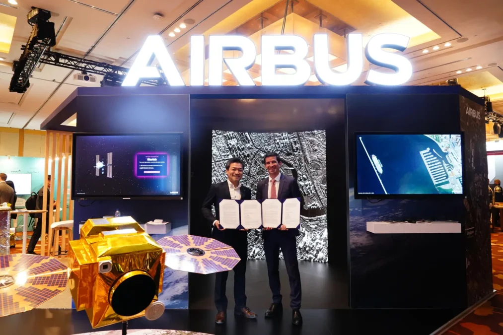 左：株式会社Synspective 代表取締役CEO 新井元行氏、右：Airbus Defence and Space, Head of Space Digital, Eric Even氏 