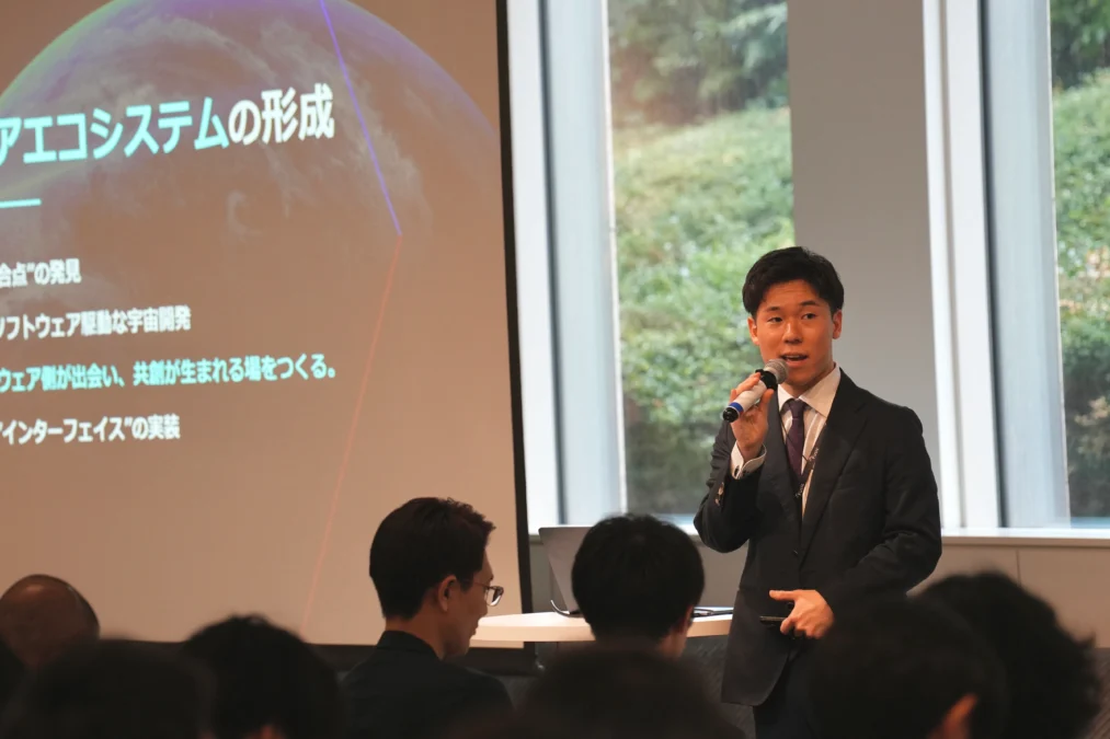 Fusicの説明をしている室井氏の様子