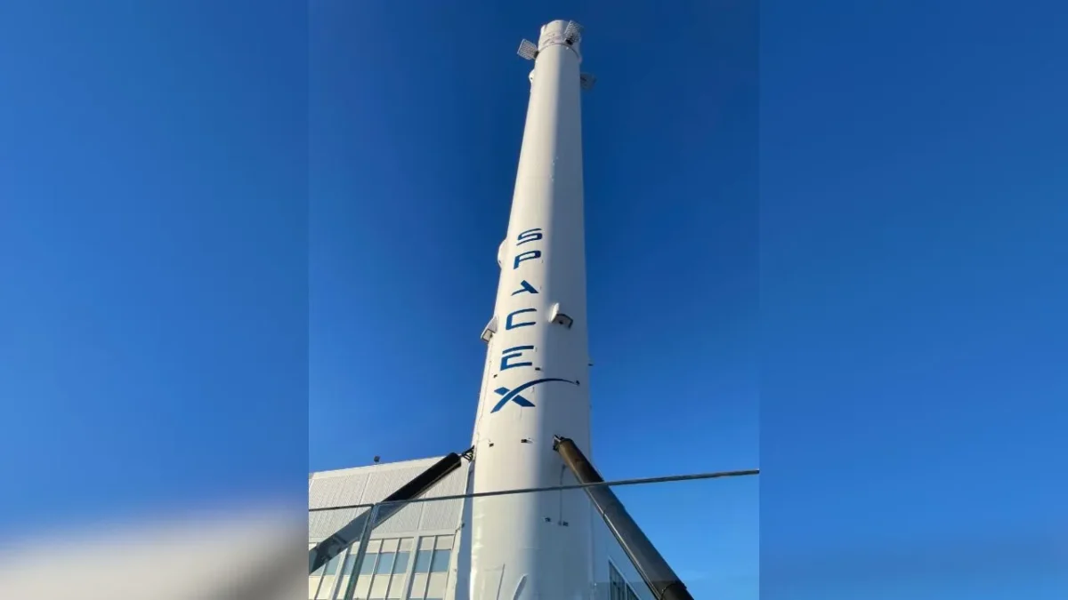 SpaceX元本社に置かれてあるロケットの画像