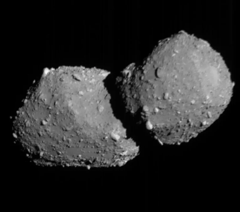望遠の光学航法カメラ(ONC-T)によって撮影された小惑星「トリフネ」