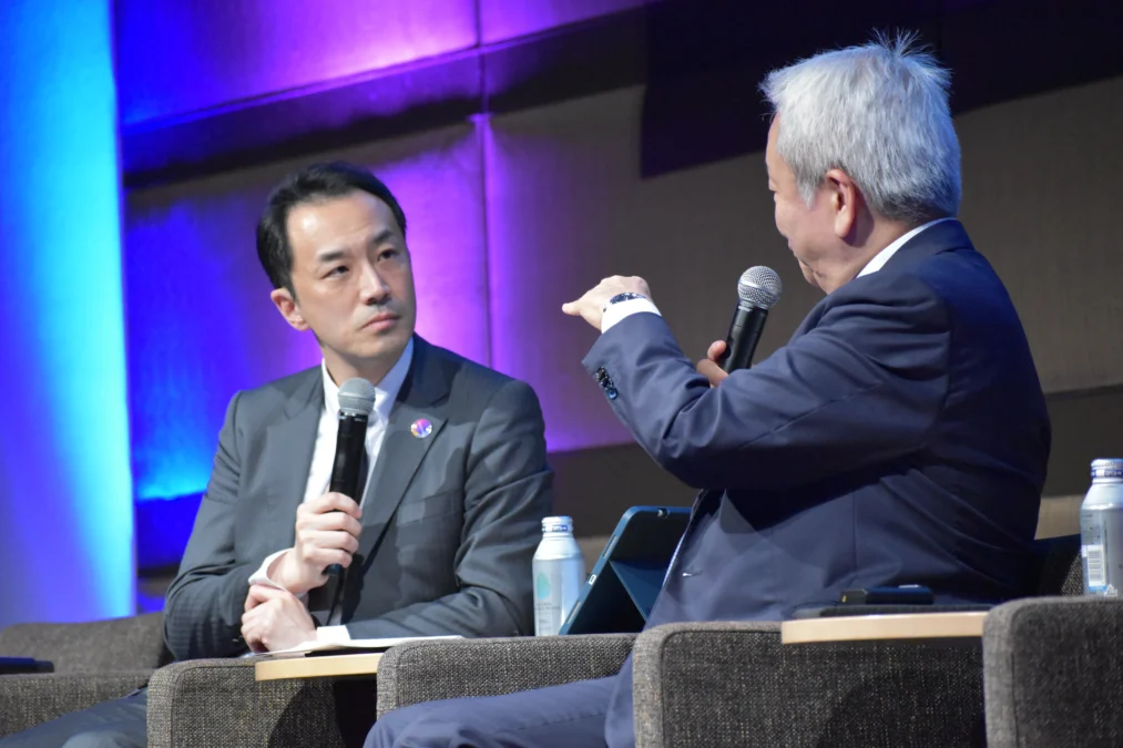 SPACETIDE 2026で登壇している一般社団法人SPACETIDE CEO 石田真康氏(左)とNTT株式会社取締役会長 澤田純氏(右)