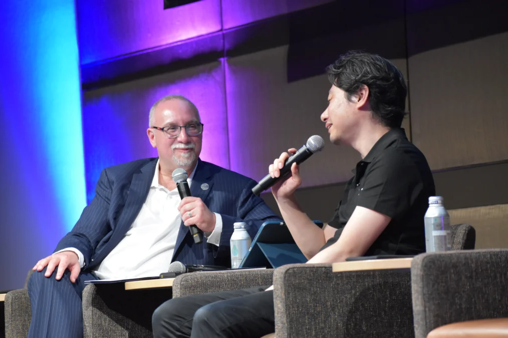 SPACETIDE 2026に登壇するRedwire Space 代表のMichael Gold氏(左)とispace株式会社 代表取締役CEOの袴田武史氏