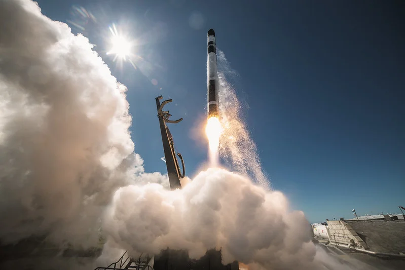 ロケットが打ちあがる様子